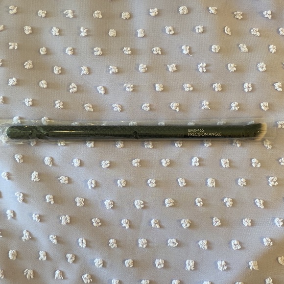 5/$46 or 3/$30 R&L Mōda Pro BMX-465 Precision Angle Brush - Picture 1 of 3